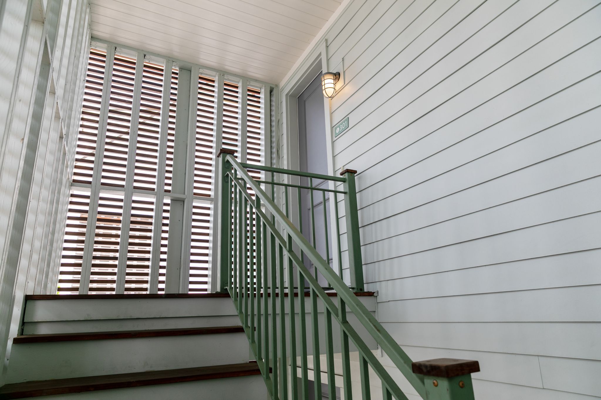 Exterior Entry Stairwell